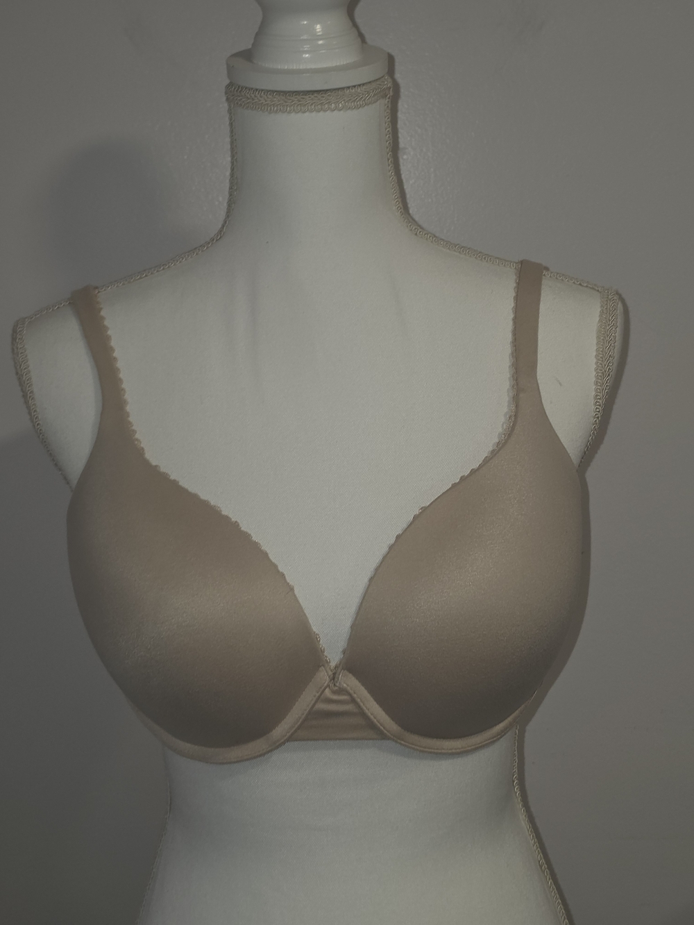 Victoria's Secret Body By Victoria Perfect Shape Smooth Nude Plunge Bra 32DDD
